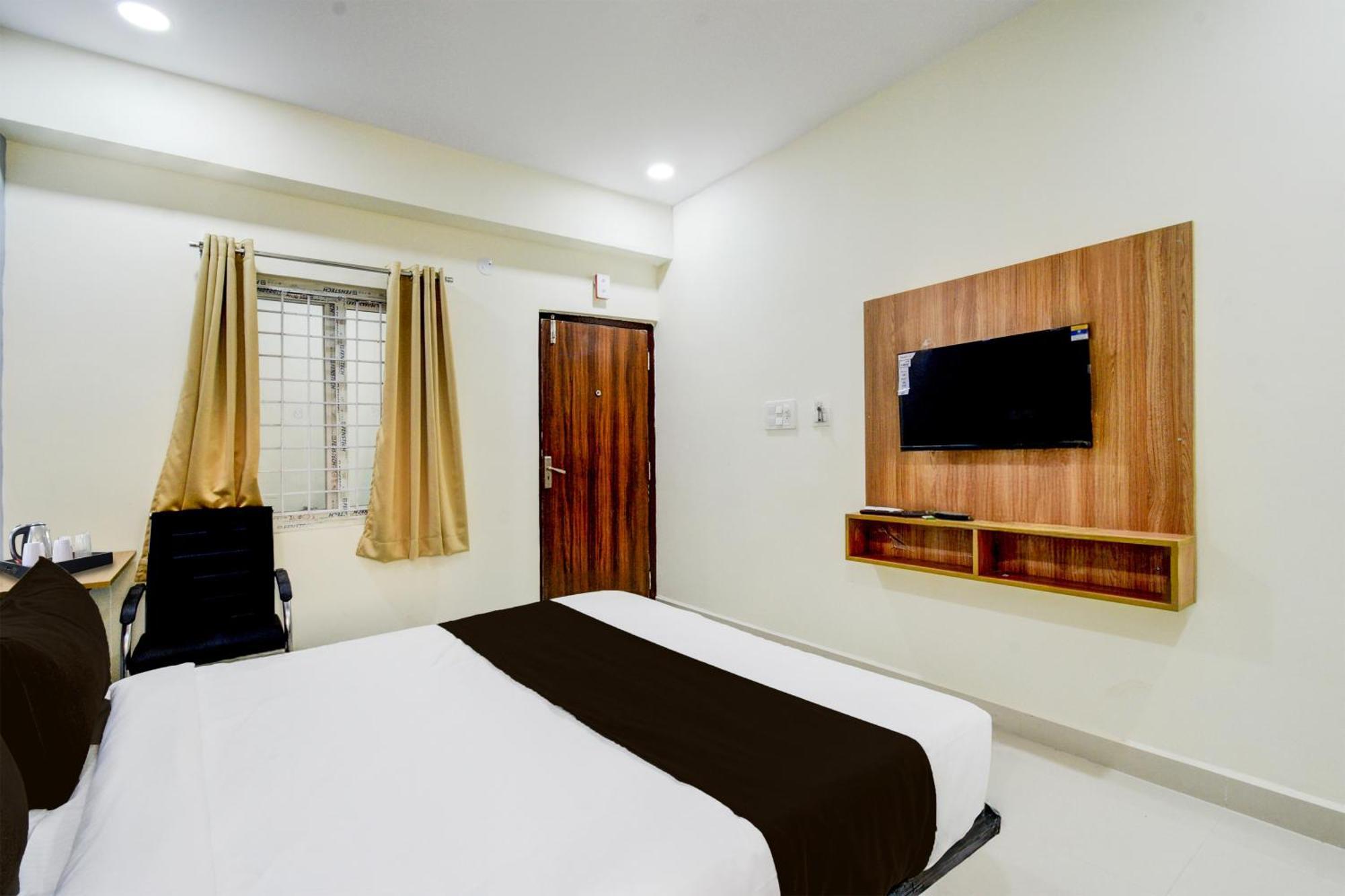Super Townhouse Kukatpally North Formerly Munagala Arcade Хайдарабад Экстерьер фото